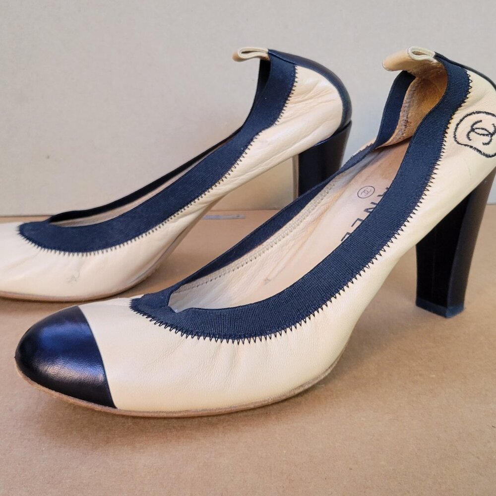 Chanel CC Cap Toe Elastic Ballet Pumps Nude & Black Leather Size 39.5, pre-owned